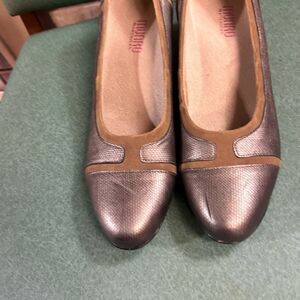 MUNRO ladies 10 brown/silver heels